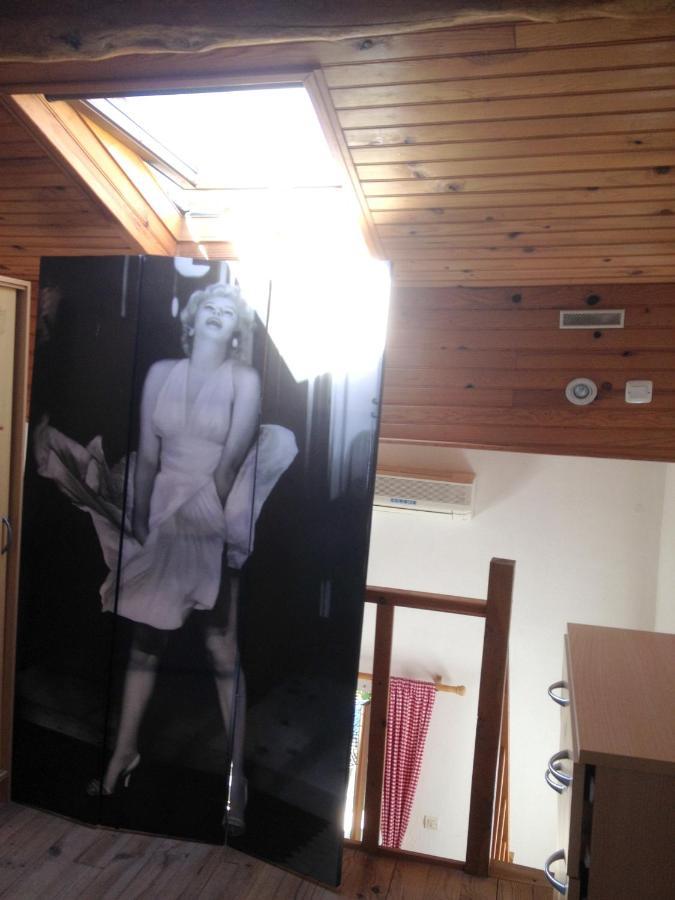 Studio Avec Piscine Privee Jardin Clos Et Wifi A Saint Jean D'Angely Exterior photo