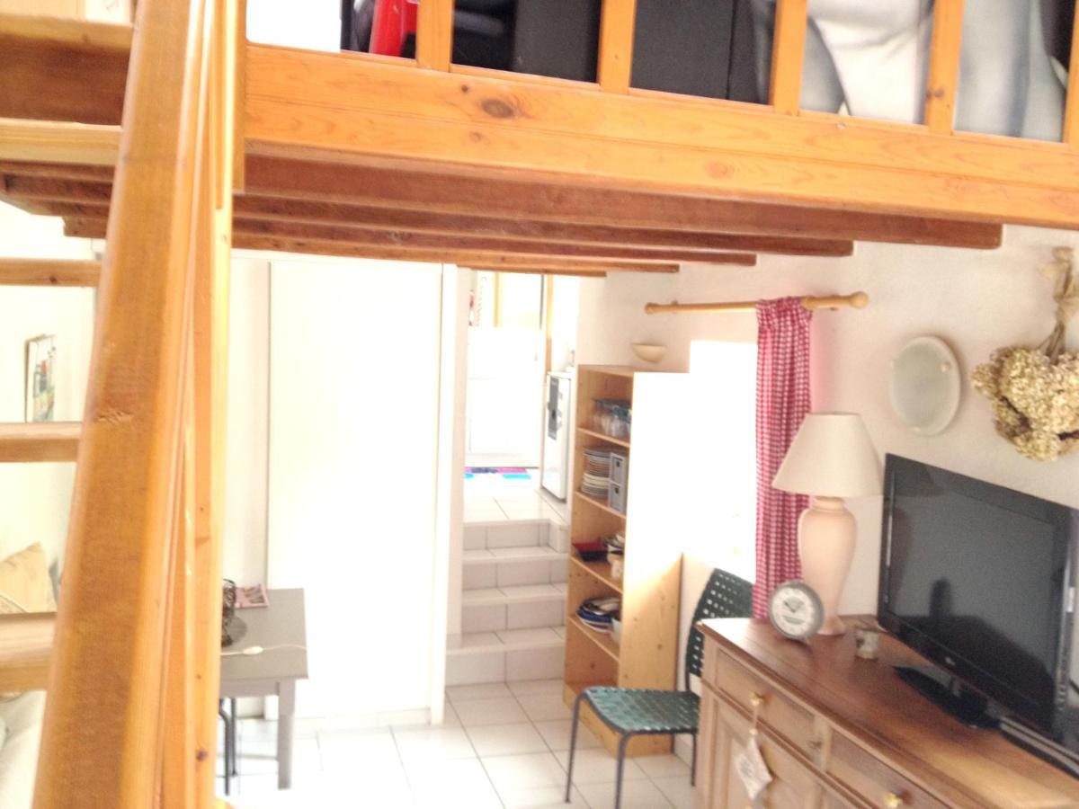 Studio Avec Piscine Privee Jardin Clos Et Wifi A Saint Jean D'Angely Exterior photo